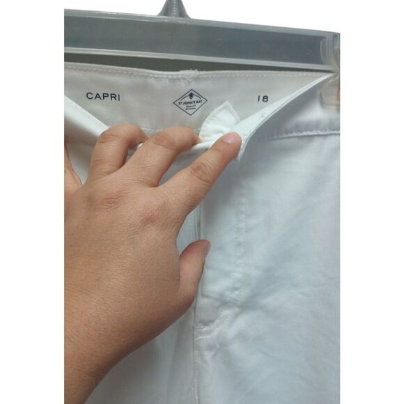 St John’s Bay Women's Pants Capri Mid-Rise White Zip button Up Size 18 New - Picture 3 of 5